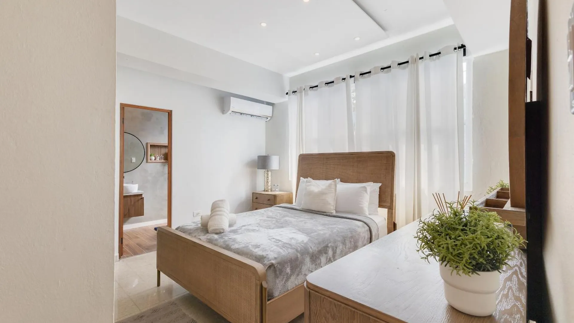 Villa Amazing Group Home Near Beach, Nightlife For 18 San Juan