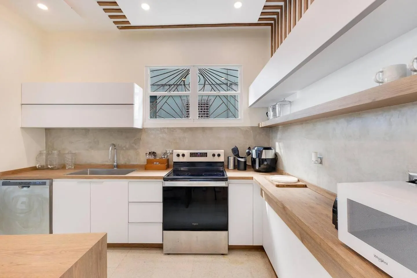 Amazing Group Home Near Beach, Nightlife For 18 San Juan
