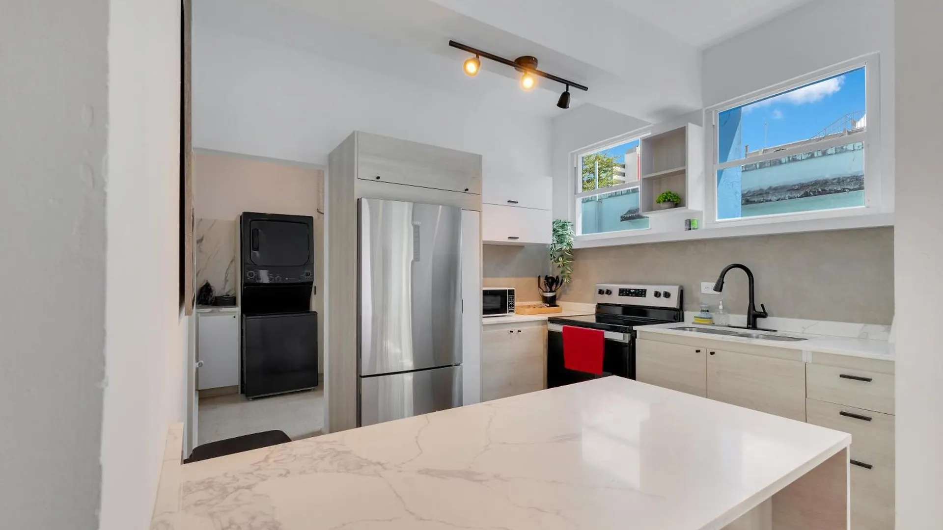 Amazing Group Home Near Beach, Nightlife For 18 San Juan Villa